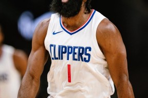 九游体育官网-哈登回归赛场，比分优势明显首场状态亮眼，拜仁观众沸腾！的简单介绍-九游体育官网